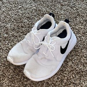 Nike Roshe Run Sneakers